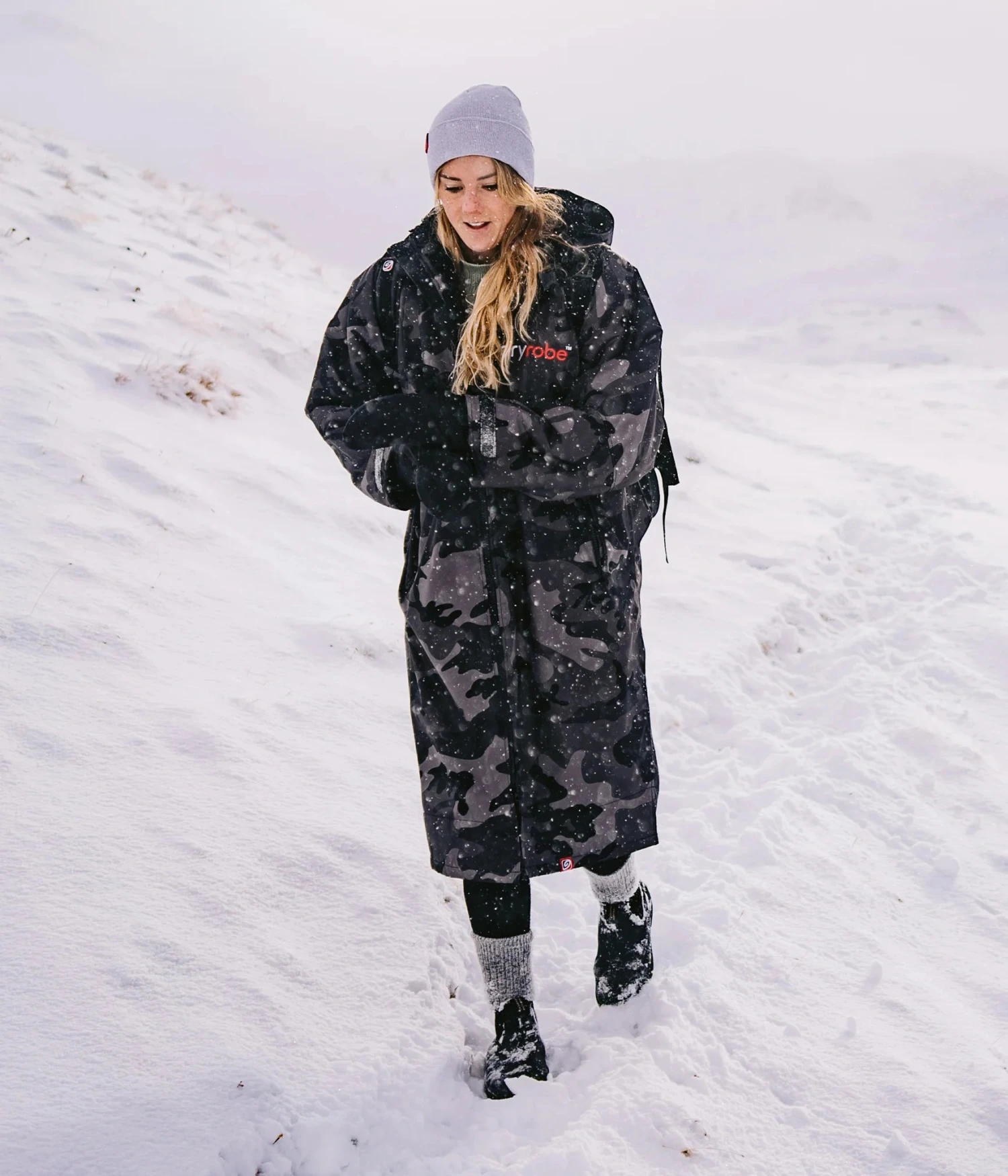 Dryrobe Advance Long Sleeve Black Camouflage - RECYCLED - Image 13