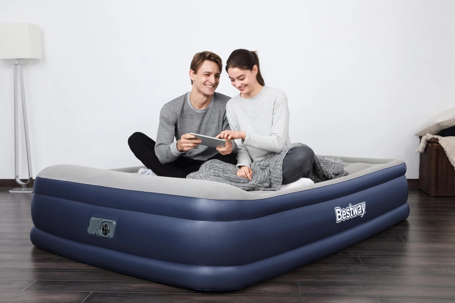 Bestway Queen Tritech Airbed - Image 2