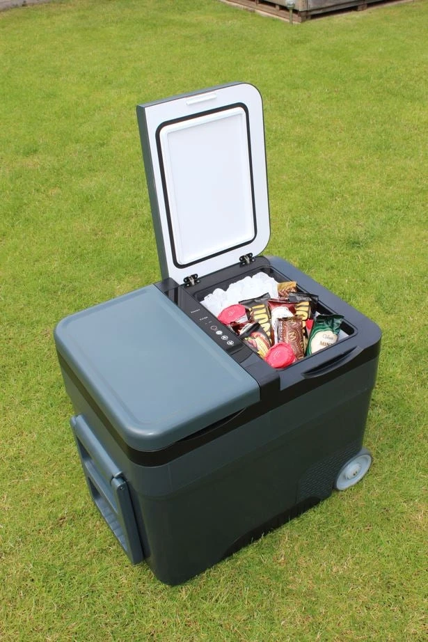 Outdoor Revolution Eco Deep Extreme Compressor Cooler 45L - Image 3